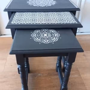 Tables gigognes relookées