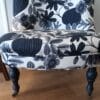 fauteuil crapaud avec les pieds noirs