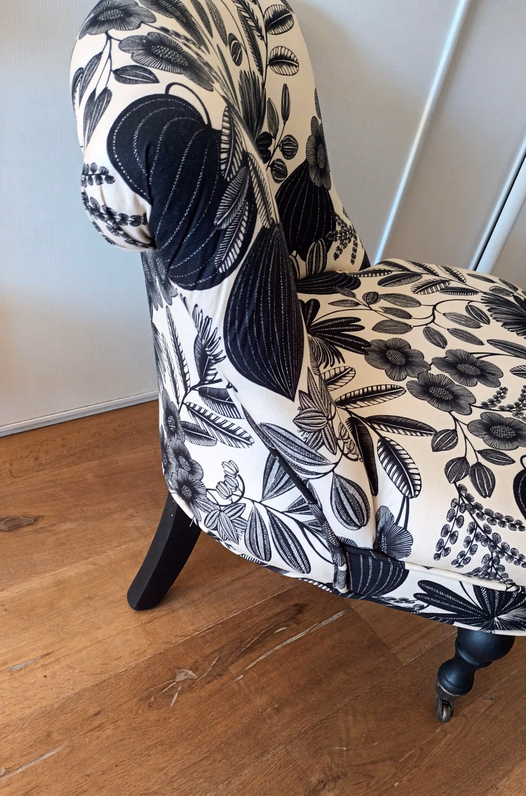 fauteuil crapaud restauré vu de coté