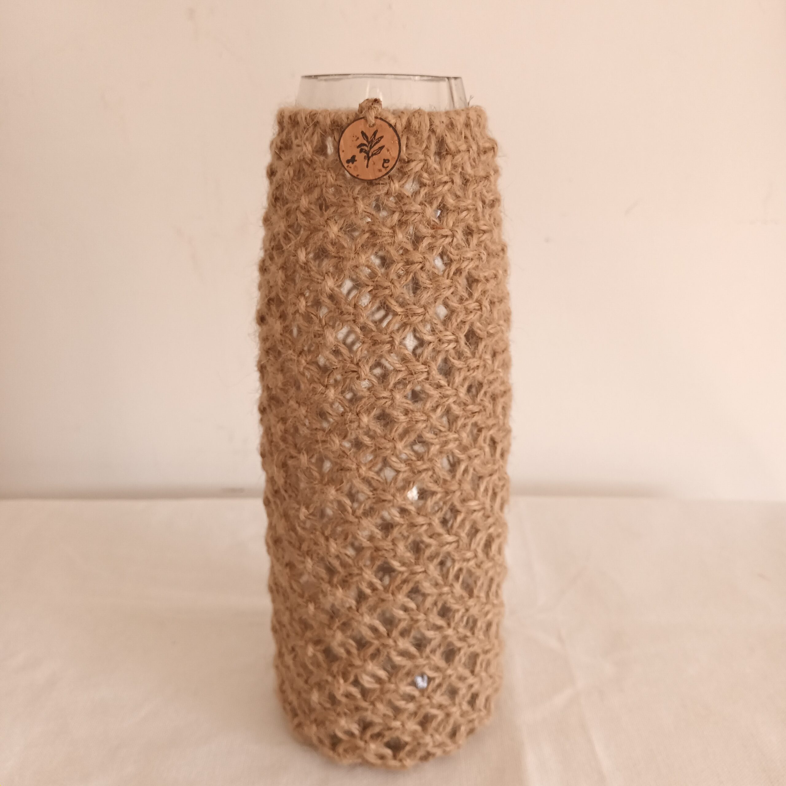 vase bouteille transparente et jute