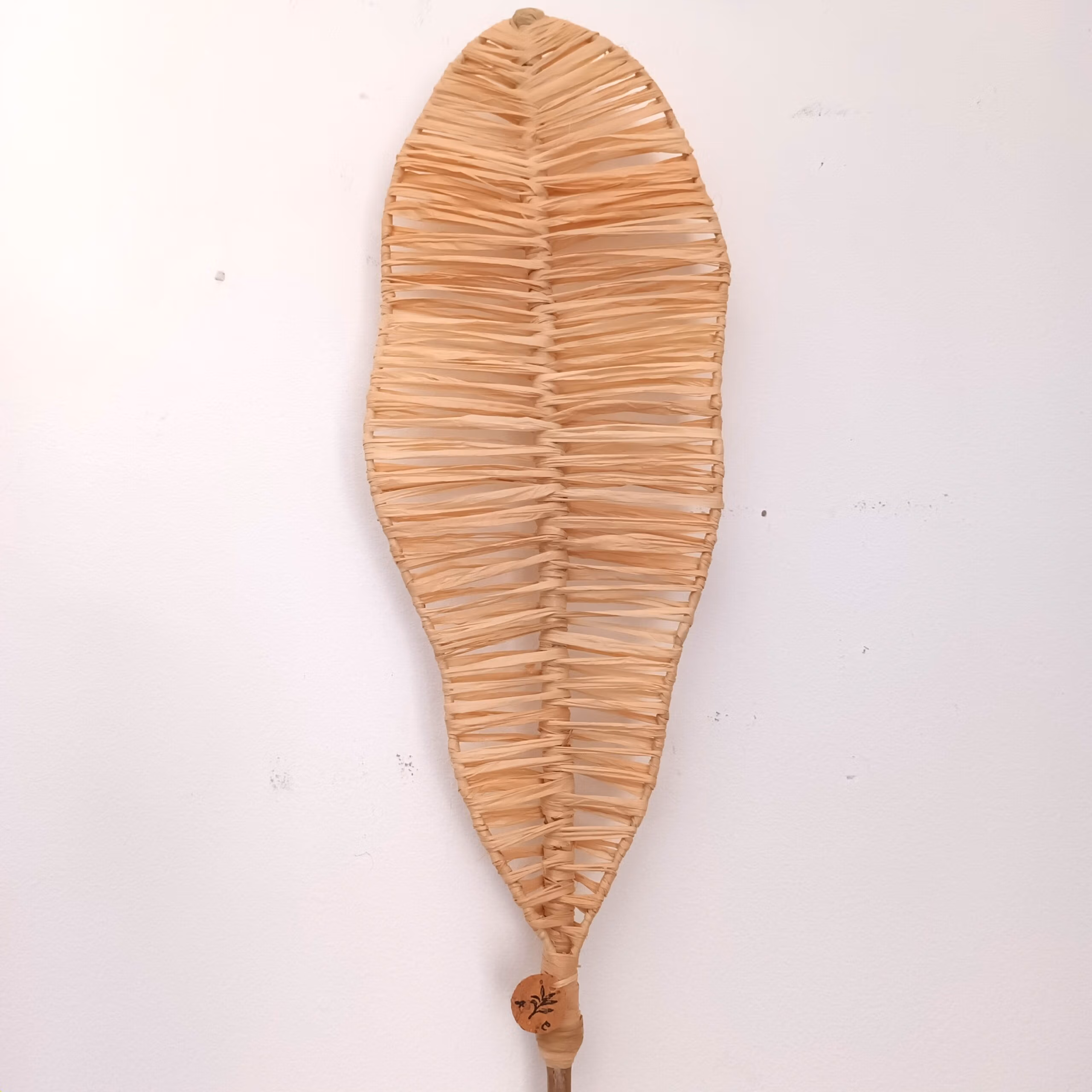 petite feuille décorative en raphia
